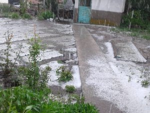 Eskişehir’e fındık büyüklüğünde dolu yağdı