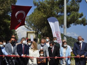 Marmaris’te beş yıldızlı otel konforundaki halk plajı açıldı