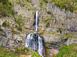Artvin’in Şavşat ilçesinin Maden köyü şelalesi keşfedilmeyi bekliyor