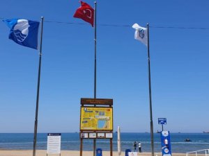 İnkumu plajında mavi bayraklar göndere çekildi