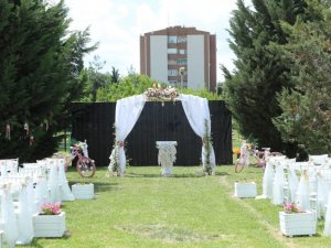 Gülümse Kafe’de nikah alanı oluşturuldu