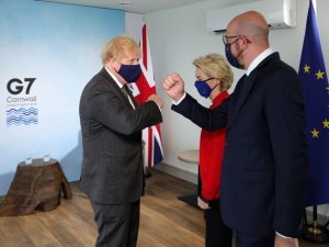 Johnson, Merkel ve AB yetkilileriyle görüştü