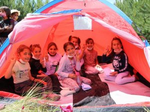 Diyadin’de öğrenciler ilk defa doğada kamp heyecanı yaşadı