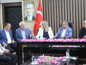 AK Partili belediye başkanları Isparta’da buluştu