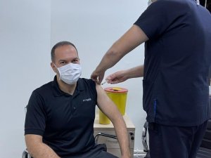 Niğde Belediye Başkanı aşı oldu, herkesi aşıya davet etti