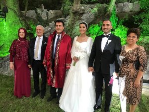 Siyaset ve iş dünyasını buluşturan nikah
