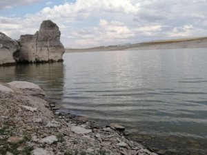 Mamasın Barajı yaz aylarındaki ihtişamını koruyor