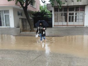 Bursa’da sağanak yağış hayatı felç etti