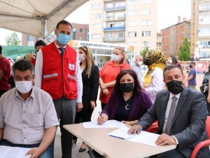 AK Parti’den, ’İyilik Kanımızda’ sloganı ile kan bağış kampanyasına destek