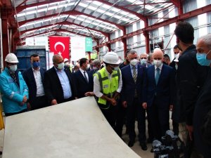 Bakan Karaismailoğlu Darıca sahilindeki metro çalışmalarını inceledi