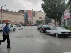 Burdur’da sağanak yağış hayatı olumsuz etkiledi