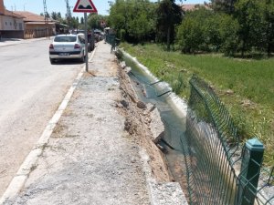 Kaldırım çöktü, tehlike ucuz atlatıldı