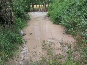 Nallıhan’da sel sonrası bir ev taşkın tehlikesi yaşadı