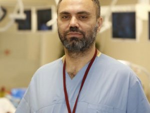 "Burun ameliyatından sonra iki ay gözlük takmak sakıncalı"