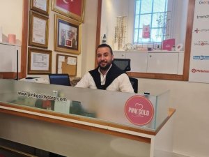 Mücevherlerinizi oda sıcaklığında ve güneş görmeyen bir yerde muhafaza etmelisiniz