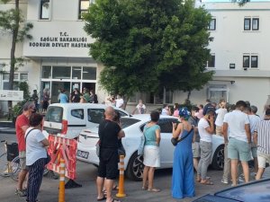 Bodrum’da aşı olmak için kuyruğa girdiler