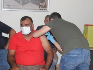 Kilis’te 40 yaş üzeri vatandaşlar ile SGK’lılar aşılanıyor