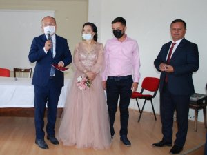 Vali Atik, genç çiftin nikah şahidi isteğini geri çevirmedi