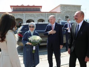 Cumhurbaşkanı Erdoğan, Şuşa’da resmi törenle karşılandı