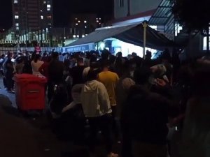 Hastanelerde gece aşı kuyrukları oluştu