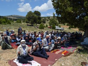 Silifke’de çiftçiler yağmur duasına çıktı