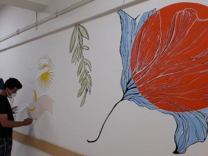 Hastane duvarları sanatla buluştu