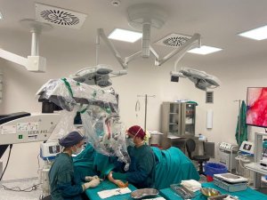 8 yıl önce kanseri yenen hastanın lenf damarları, toplardamarlara aktardı