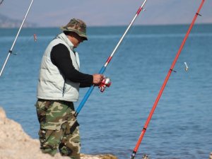 İç sularda getirilen balık avı yasağına olta balıkçılarından itiraz