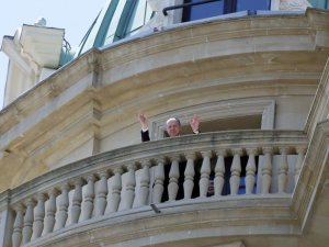 Cumhurbaşkanı Erdoğan, Bakü’de Türk taraftarları selamladı