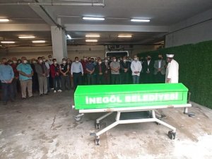 Sevilen sağlık memuruna veda