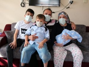 Hamileyken korona oldu, bebeğine 1 ay sonra sevinç gözyaşlarıyla sarıldı