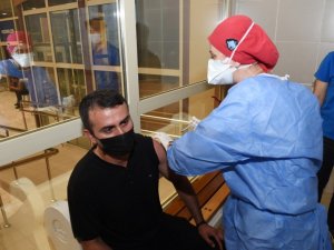 Seyhan Belediyesi çalışanlarının ilk doz aşıları yapıldı