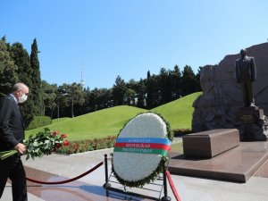 Cumhurbaşkanı Erdoğan, merhum Cumhurbaşkanı Haydar Aliyev’in kabrini ziyaret etti