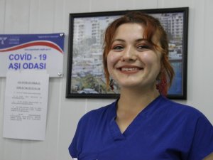 Bakan Koca’nın paylaştığı 1 günde 224 kişiye aşı yapan Sabire hemşire konuştu