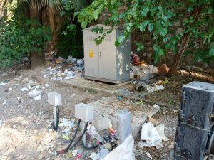 Tarihi gar, duyarsız vatandaşların kurbanı oldu