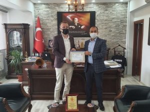 Tayini çıkan Başhekime teşekkür belgesi