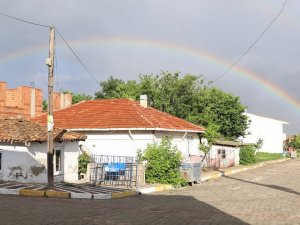Hayrabolu’da yağmur sonrası çıkan gökkuşağı büyüledi