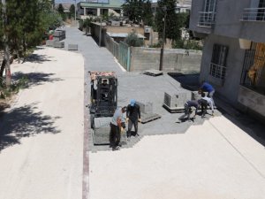 Birecik’te kilitli parke çalışmaları sürüyor