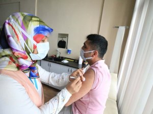 Efeler Belediyesi’nde yerinde aşı uygulaması