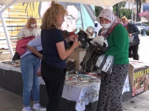 Kuşadası’nda El Emeği Pazarı yoğun ilgi görüyor