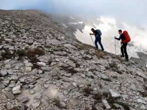 Uludağ’ın puslu zirvesinde bilinmeyene yolculuk