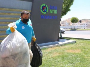 Sıfır atık market ile geri dönüşüme katkı sağlanıyor