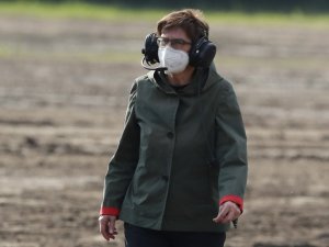 Almanya Savunma Bakanı Kramp-Karrenbauer: "Litvanya’daki olay Alman ordusunun itibarını tehlikeye attı"