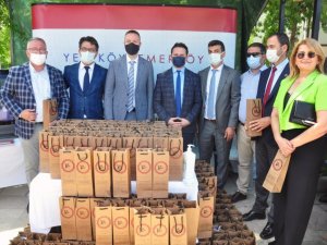 YK Enerji çocuklara Bin lavanta fidasi dağıttı