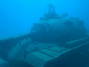 Su altındaki 45 tonluk tank dalış turizminin gözdesi oldu