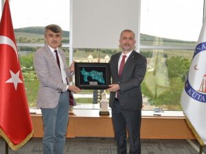 Rektör Savaşan’dan Rektör Uysal’a ziyaret