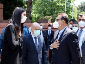 Bakan Dönmez Samsun temaslarına başladı