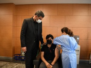 Kartepe Belediyesi’nde 300 personel aşılandı