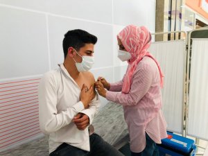 Isparta’da AVM’de aşı istasyonu kuruldu