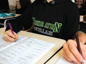 Üniversite adaylarına tavsiyeler: "Her gün, süreli olarak bir adet deneme sınavı"